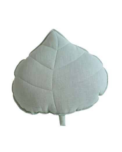 Poduszka w kształcie liścia o jasnym, miętowym kolorze z widocznymi przeszyciami imitującymi nerwy liścia.