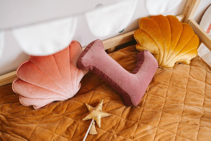 Aksamitna poduszka muszla "Marsala perła"