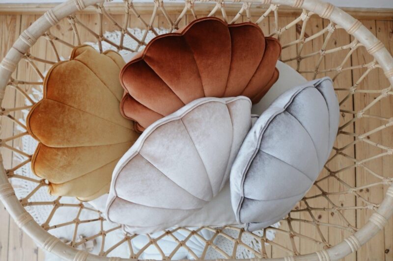 Aksamitna poduszka muszla "Szara perła"