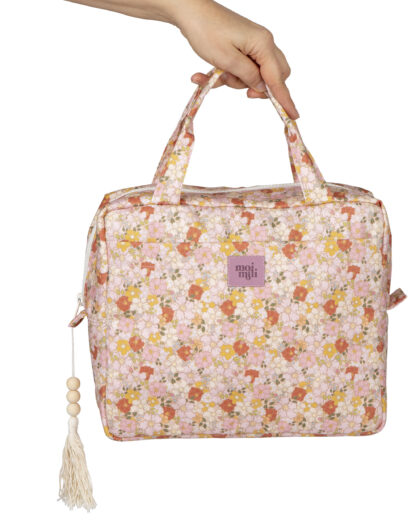 Damska torebka w kwiatowy wzór w odcieniach różu, pomarańczu i żółci z ozdobnym frędzlem