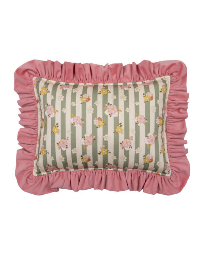 Prostokątna poduszka w paski z kwiatowym wzorem i różową falbaną na brzegach